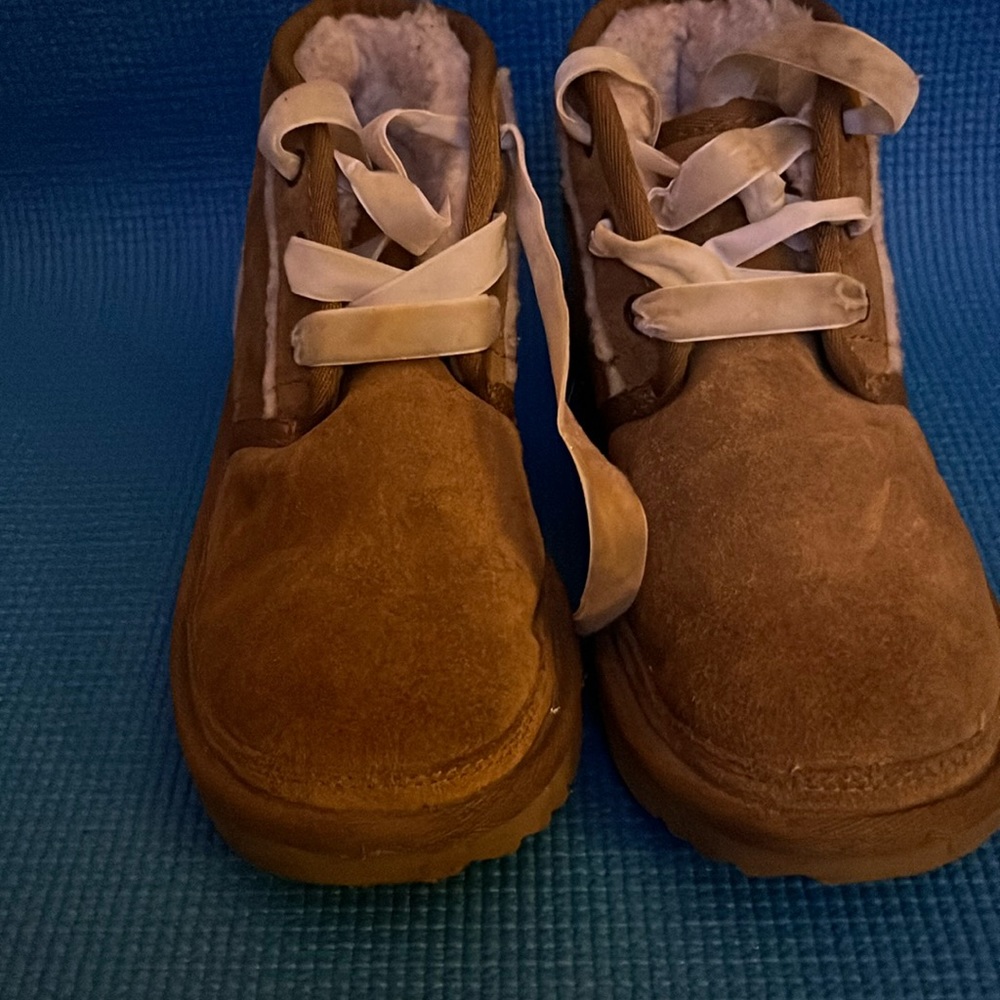 Boys Ugg size 3 chestnut neumel boots